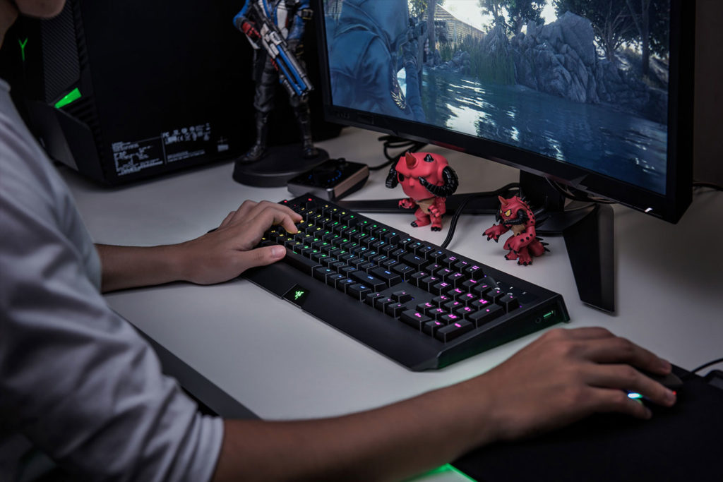 Razer ゲーミングキーボード BlackwidowChromaV2