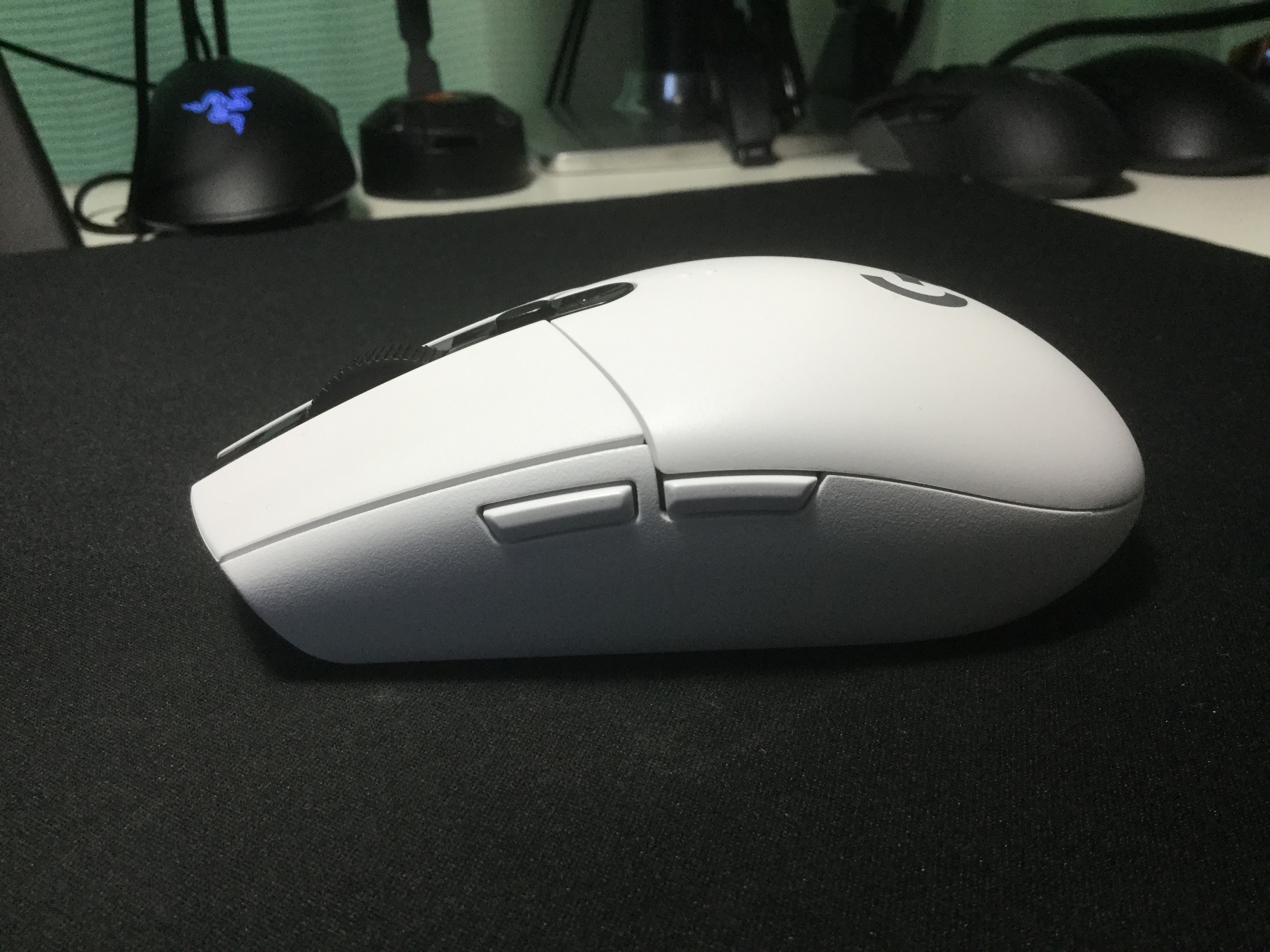 G304 サイドボタン周辺