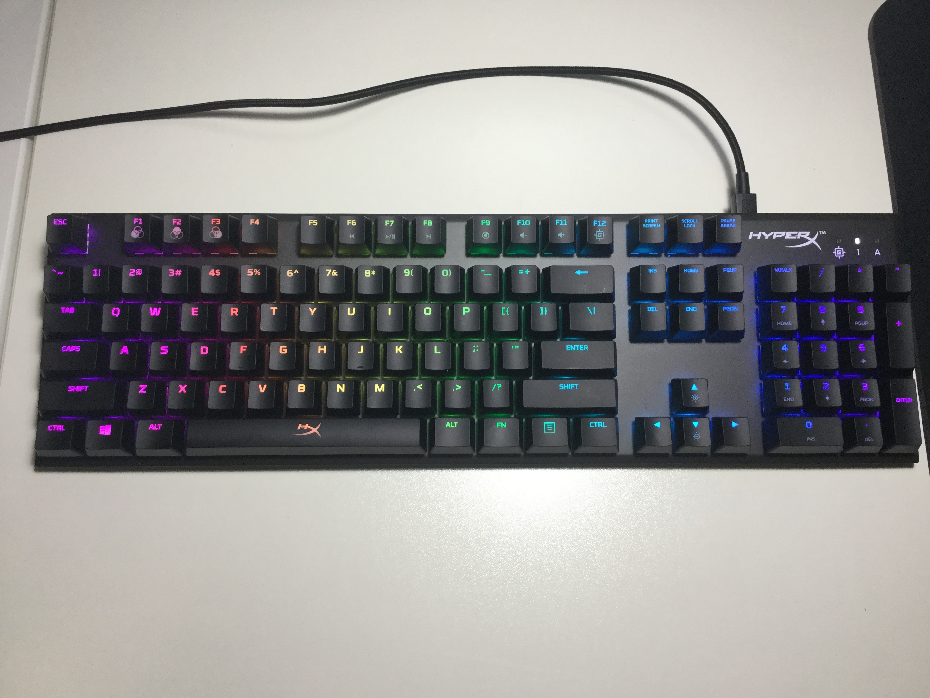 Alloy FPS RGB 外観