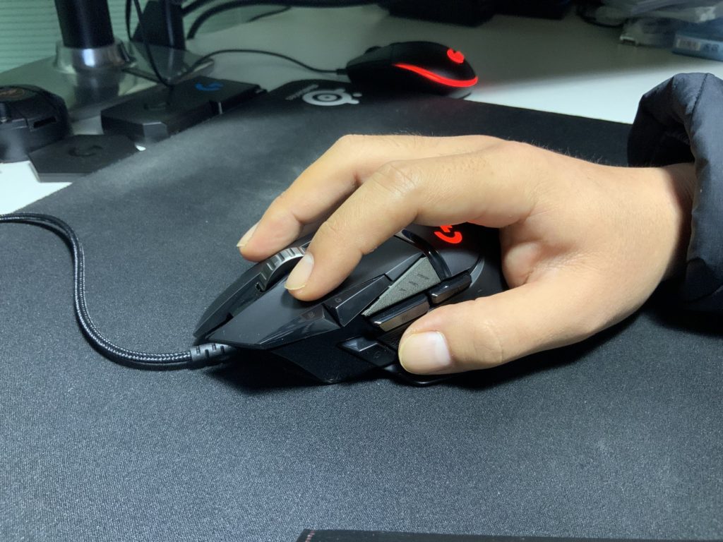 G502 HERO 握った様子