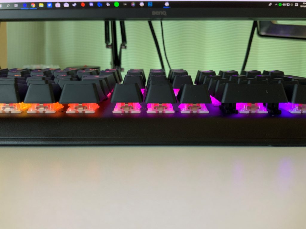 SteelSeries「APEX M750」 フローティングデザイン